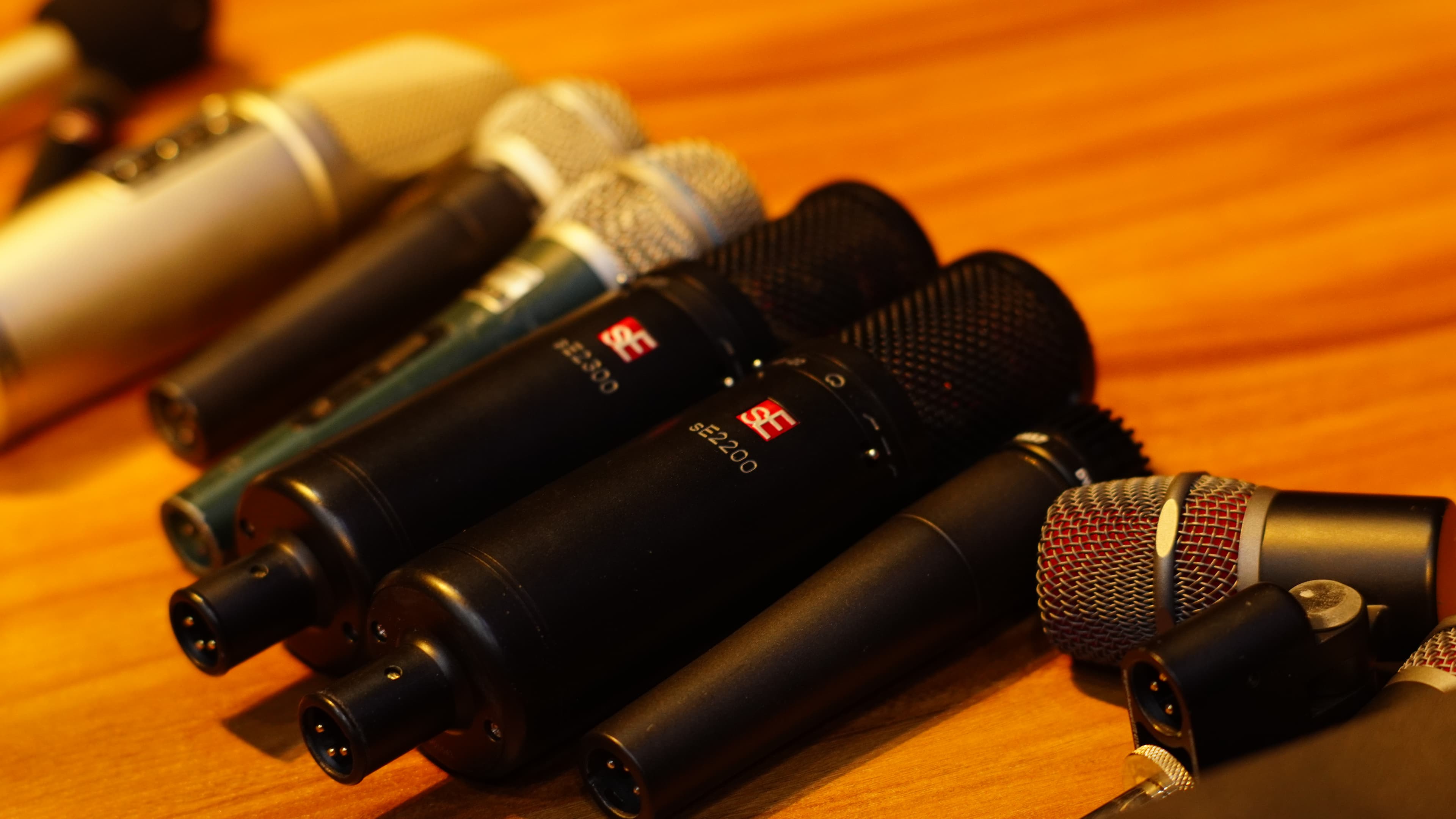 sE Electronics condenser microphones